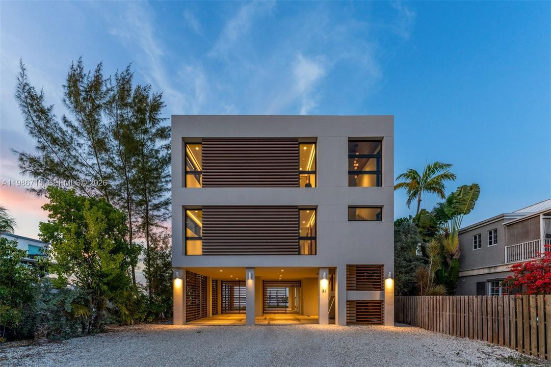 En Venta: $4,799,000 (4 camas, 3 baños, 3325 Pies cuadrados)