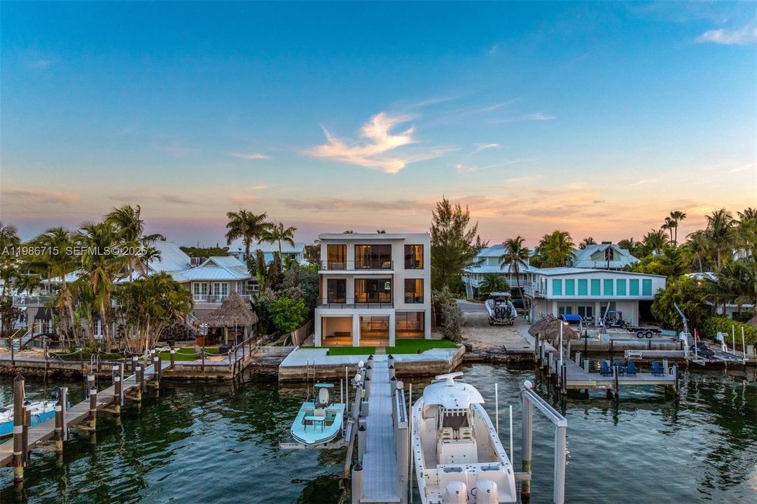 En Venta: $4,799,000 (4 camas, 3 baños, 3325 Pies cuadrados)