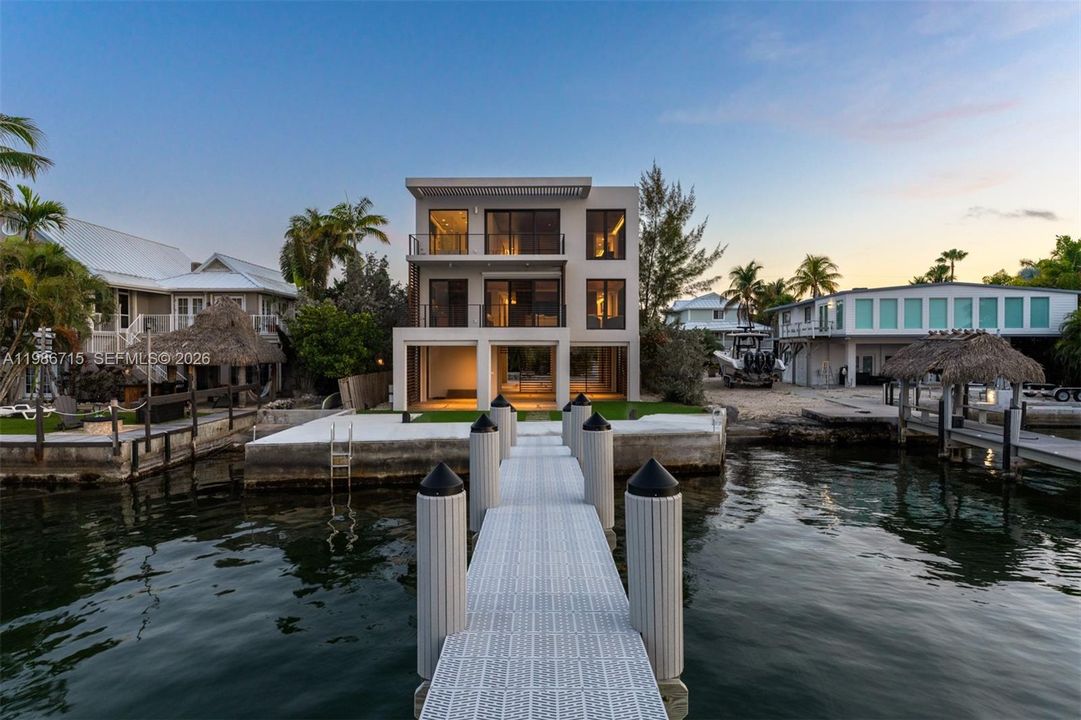 En Venta: $4,799,000 (4 camas, 3 baños, 3325 Pies cuadrados)