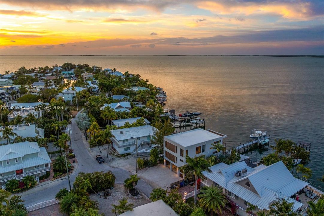 En Venta: $4,799,000 (4 camas, 3 baños, 3325 Pies cuadrados)
