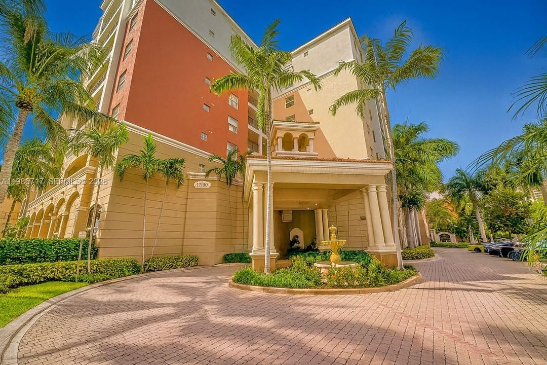 For Sale: $328,000 (1 beds, 1 baths, 673 Square Feet)