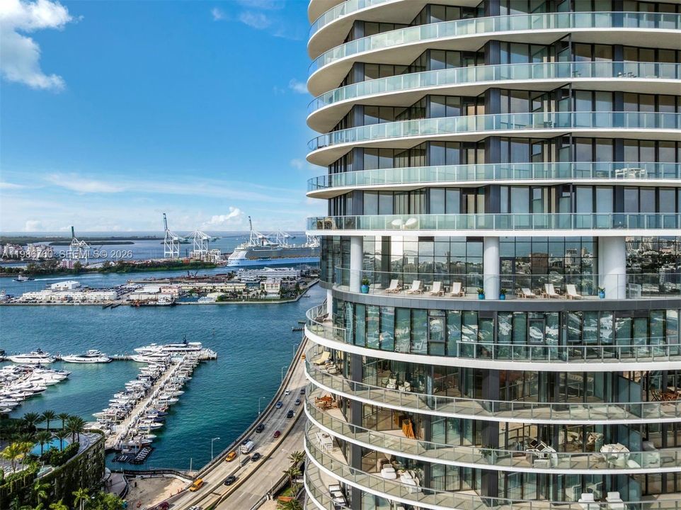 Activo con contrato: $7,200,000 (3 camas, 4 baños, 2615 Pies cuadrados)