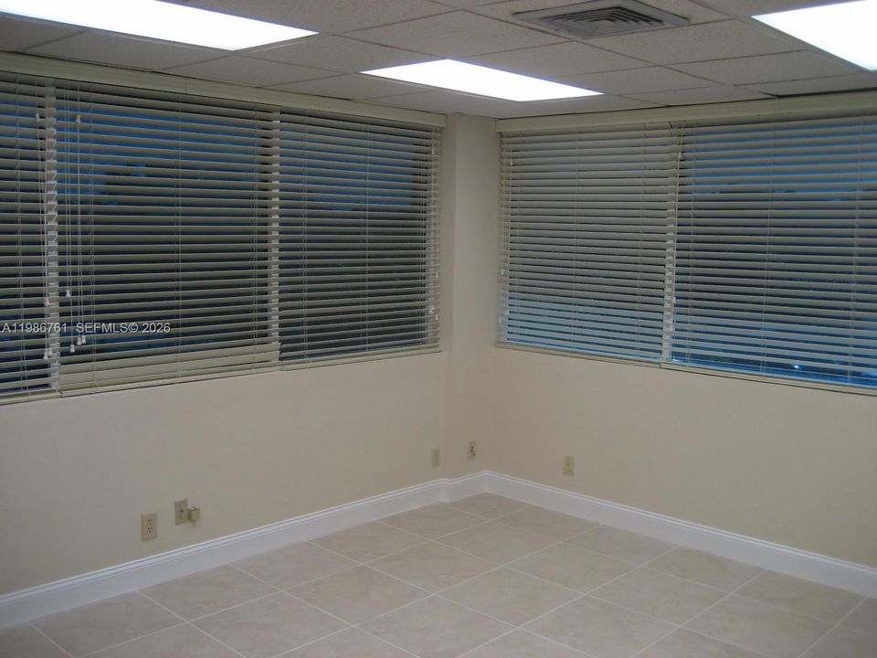 В аренду: $12,666 (0 спален, 0 ванн, 0 Квадратных фут)