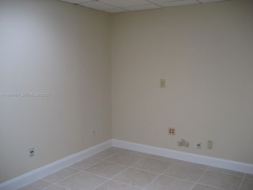 В аренду: $12,666 (0 спален, 0 ванн, 0 Квадратных фут)