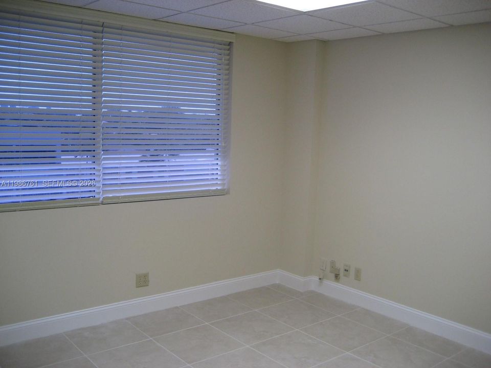 В аренду: $12,666 (0 спален, 0 ванн, 0 Квадратных фут)