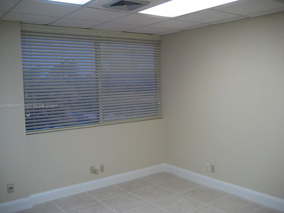 В аренду: $12,666 (0 спален, 0 ванн, 0 Квадратных фут)