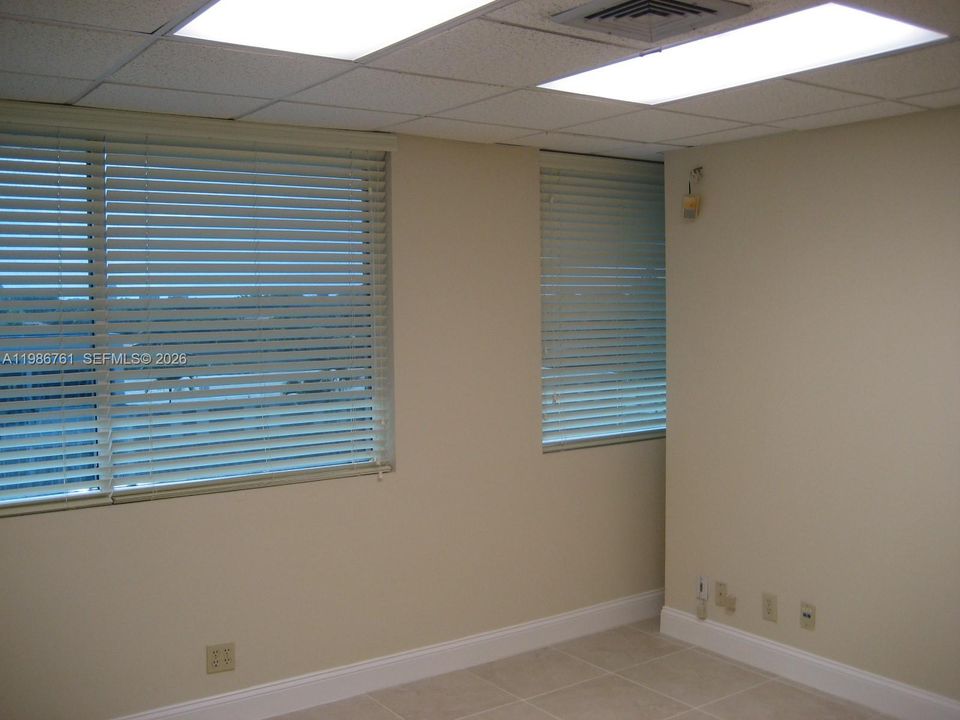 В аренду: $12,666 (0 спален, 0 ванн, 0 Квадратных фут)