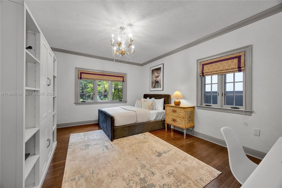 Recently Sold: $3,500,000 (4 beds, 3 baths, 2713 Square Feet)