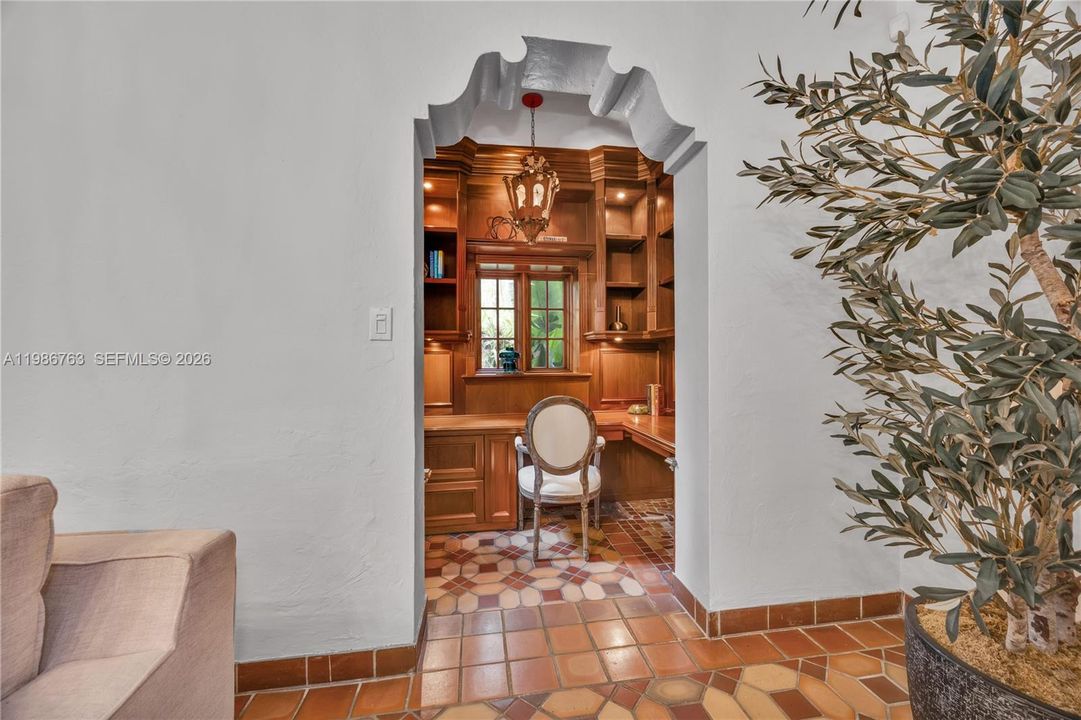 Recently Sold: $3,500,000 (4 beds, 3 baths, 2713 Square Feet)