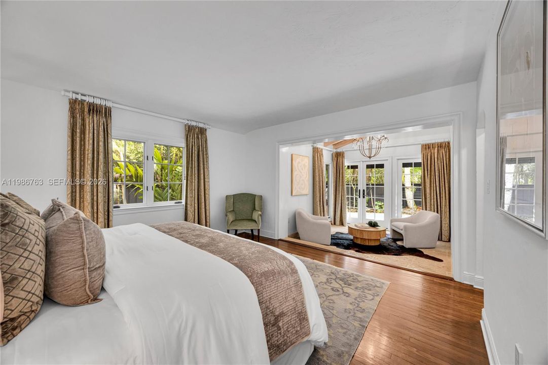 Recently Sold: $3,500,000 (4 beds, 3 baths, 2713 Square Feet)
