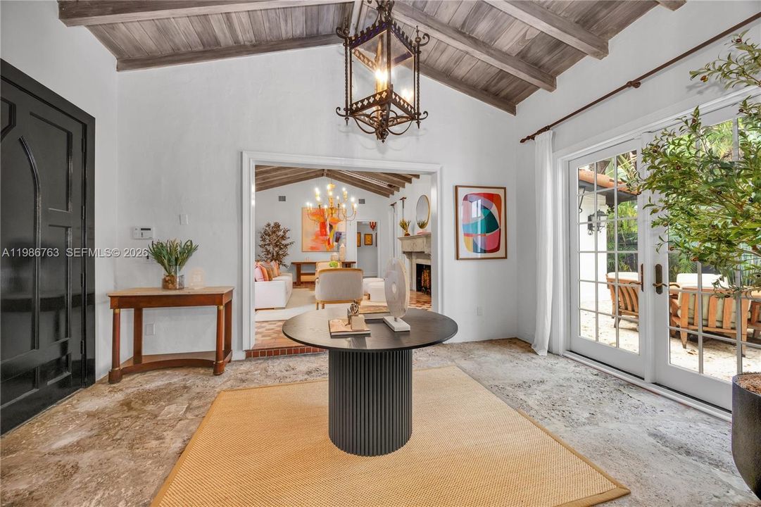 Recently Sold: $3,500,000 (4 beds, 3 baths, 2713 Square Feet)