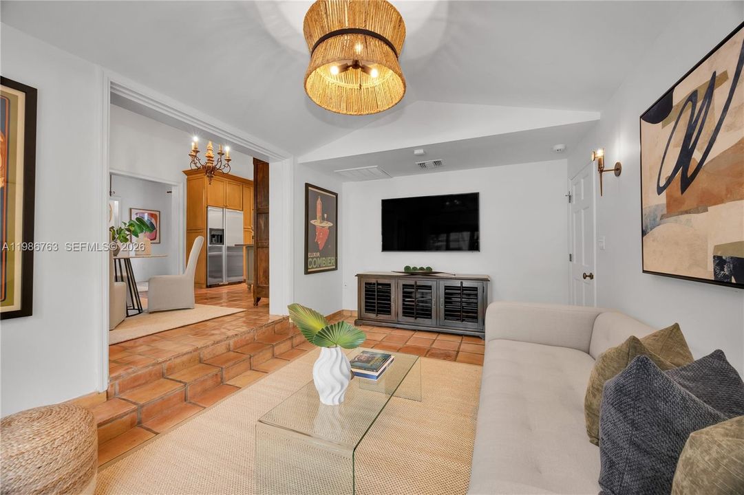 Recently Sold: $3,500,000 (4 beds, 3 baths, 2713 Square Feet)