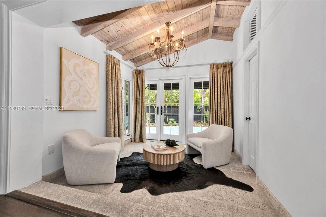 Recently Sold: $3,500,000 (4 beds, 3 baths, 2713 Square Feet)