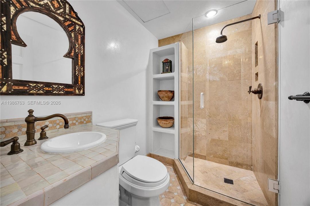 Recently Sold: $3,500,000 (4 beds, 3 baths, 2713 Square Feet)