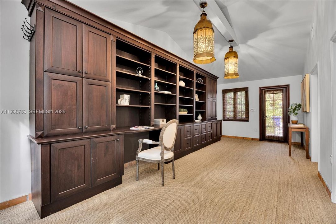 Recently Sold: $3,500,000 (4 beds, 3 baths, 2713 Square Feet)