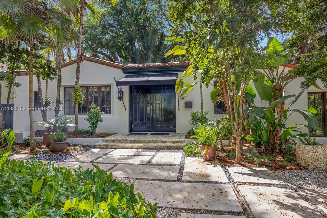 Recently Sold: $3,500,000 (4 beds, 3 baths, 2713 Square Feet)