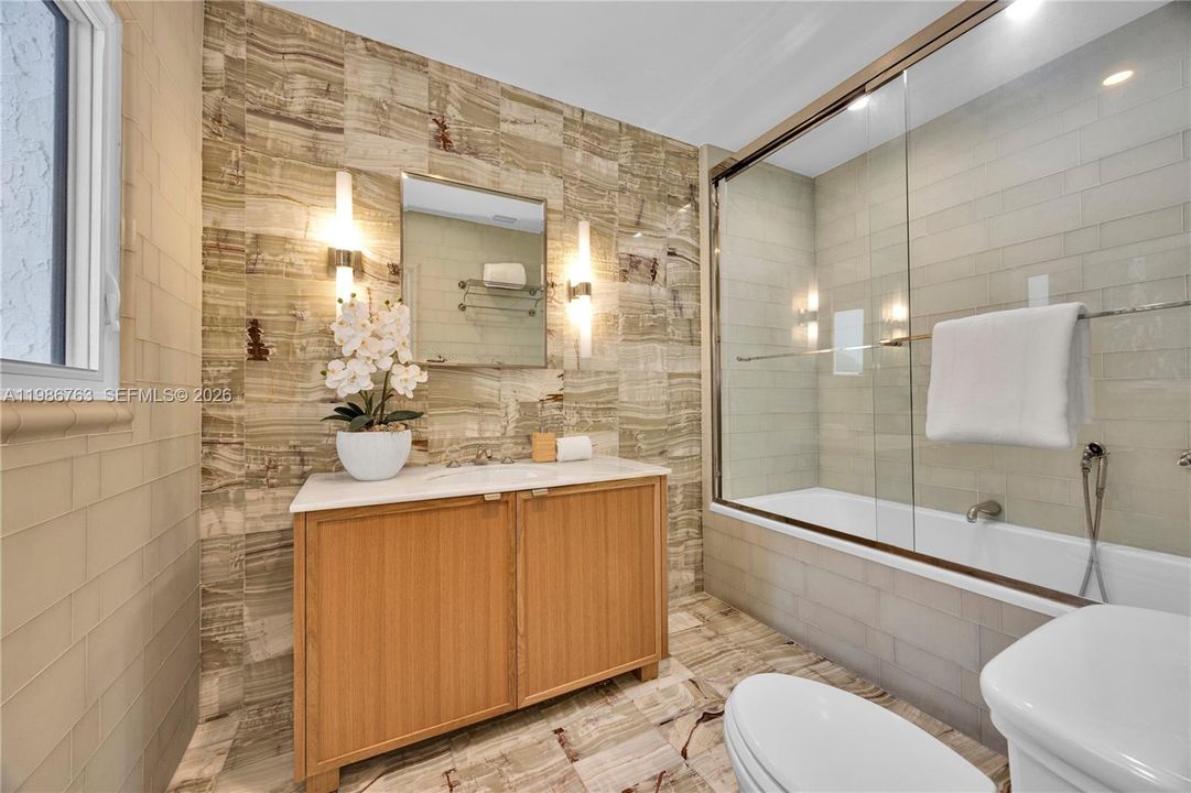 Recently Sold: $3,500,000 (4 beds, 3 baths, 2713 Square Feet)
