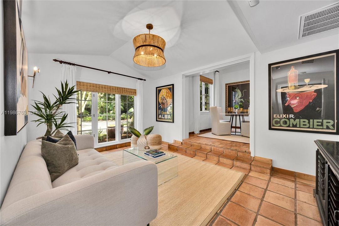 Recently Sold: $3,500,000 (4 beds, 3 baths, 2713 Square Feet)