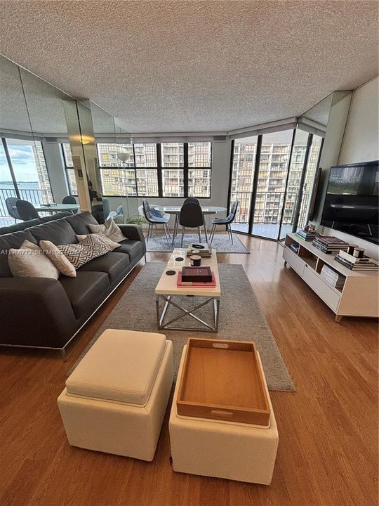 En Venta: $499,000 (1 camas, 1 baños, 873 Pies cuadrados)