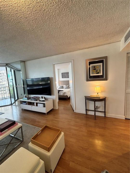 En Venta: $499,000 (1 camas, 1 baños, 873 Pies cuadrados)