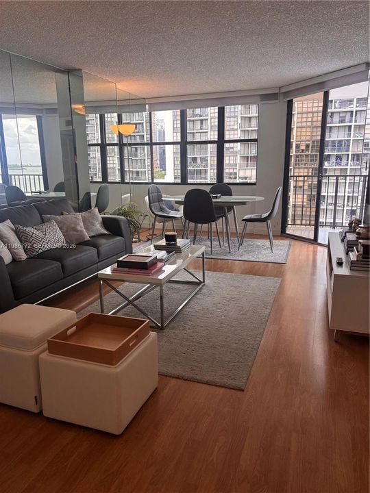 En Venta: $499,000 (1 camas, 1 baños, 873 Pies cuadrados)