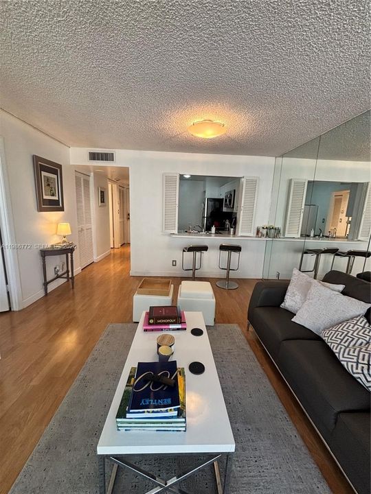 En Venta: $499,000 (1 camas, 1 baños, 873 Pies cuadrados)