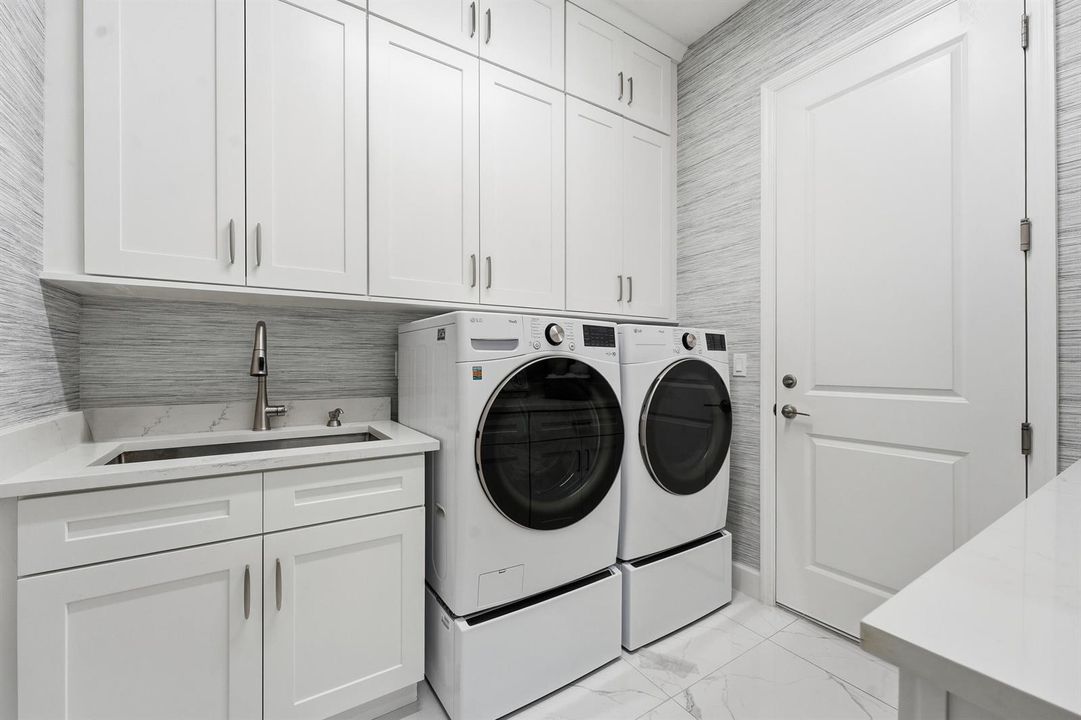 Upgraded pedestal laundry,
