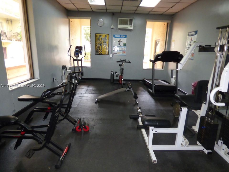 For Sale: $145,000 (1 beds, 1 baths, 816 Square Feet)