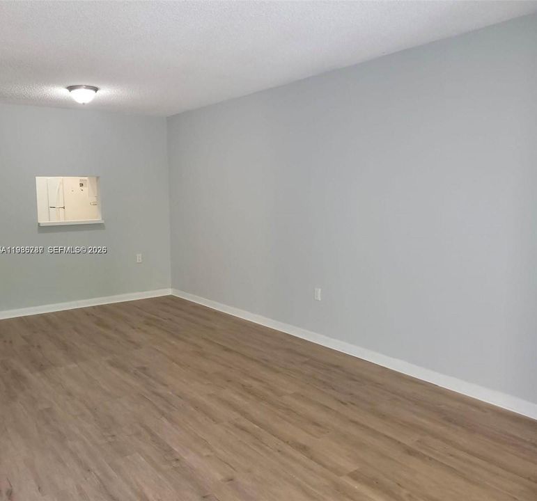 For Sale: $145,000 (1 beds, 1 baths, 816 Square Feet)