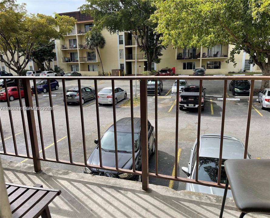 For Sale: $145,000 (1 beds, 1 baths, 816 Square Feet)