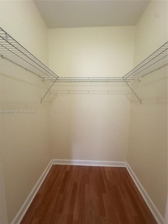 For Sale: $199,500 (3 beds, 2 baths, 1076 Square Feet)