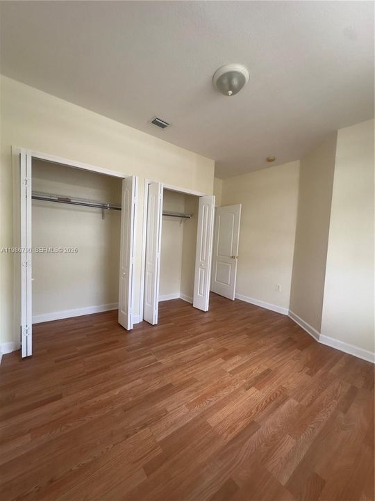 For Sale: $199,500 (3 beds, 2 baths, 1076 Square Feet)