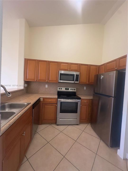 For Sale: $199,500 (3 beds, 2 baths, 1076 Square Feet)