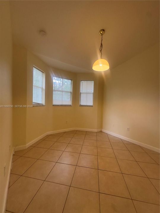 For Sale: $199,500 (3 beds, 2 baths, 1076 Square Feet)