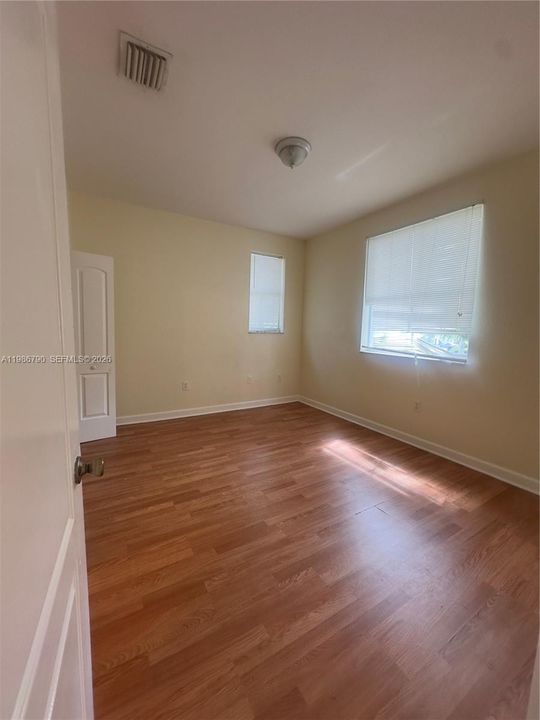 For Sale: $199,500 (3 beds, 2 baths, 1076 Square Feet)