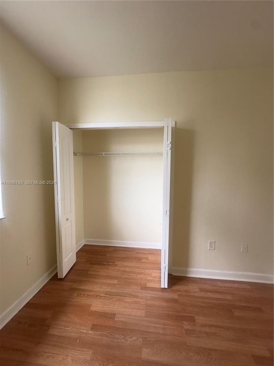 For Sale: $199,500 (3 beds, 2 baths, 1076 Square Feet)