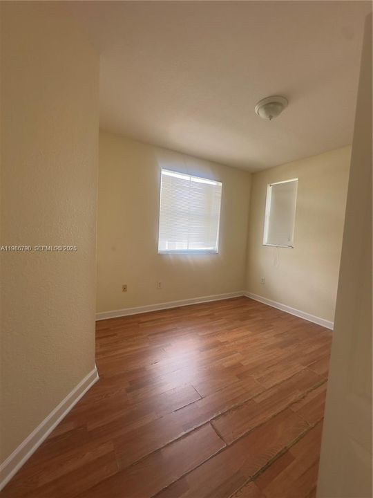For Sale: $199,500 (3 beds, 2 baths, 1076 Square Feet)