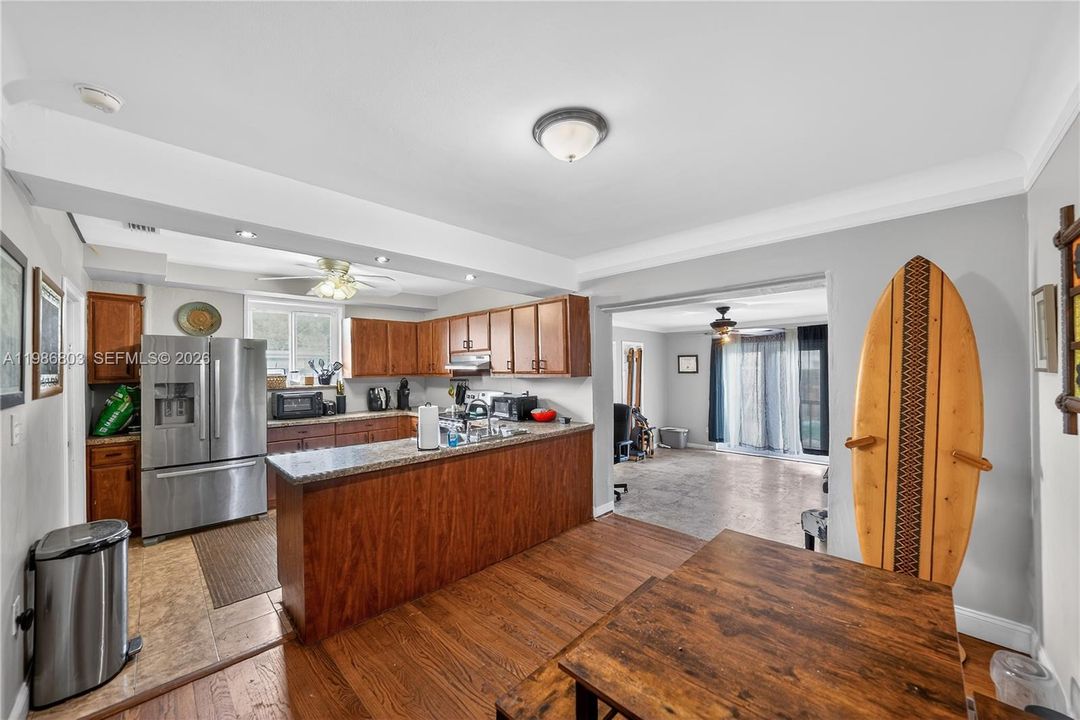 Недавно продано: $895,000 (3 спален, 2 ванн, 1393 Квадратных фут)