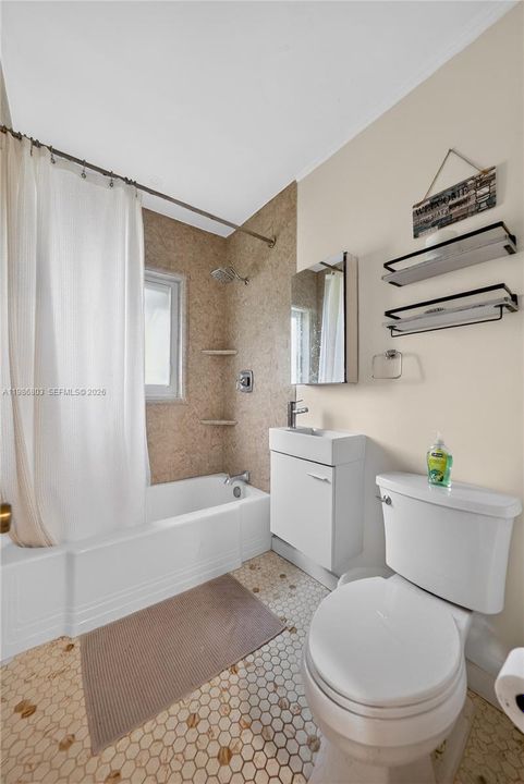 Недавно продано: $895,000 (3 спален, 2 ванн, 1393 Квадратных фут)