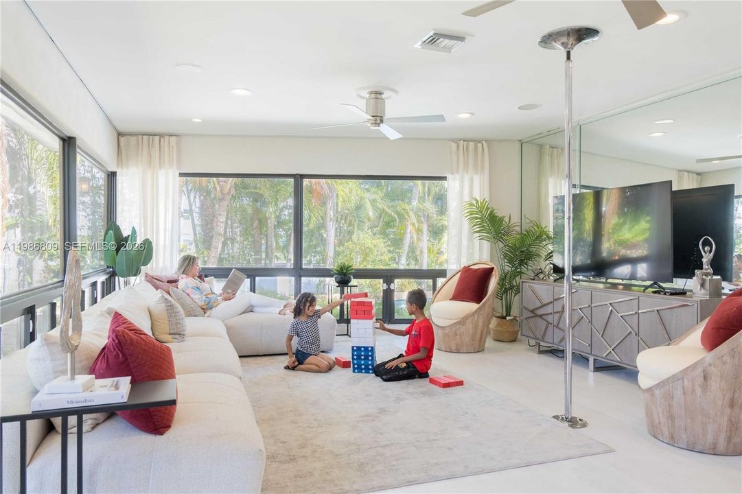 En Venta: $2,790,000 (5 camas, 4 baños, 3611 Pies cuadrados)