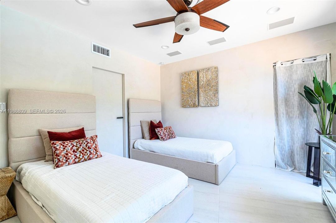 En Venta: $2,790,000 (5 camas, 4 baños, 3611 Pies cuadrados)