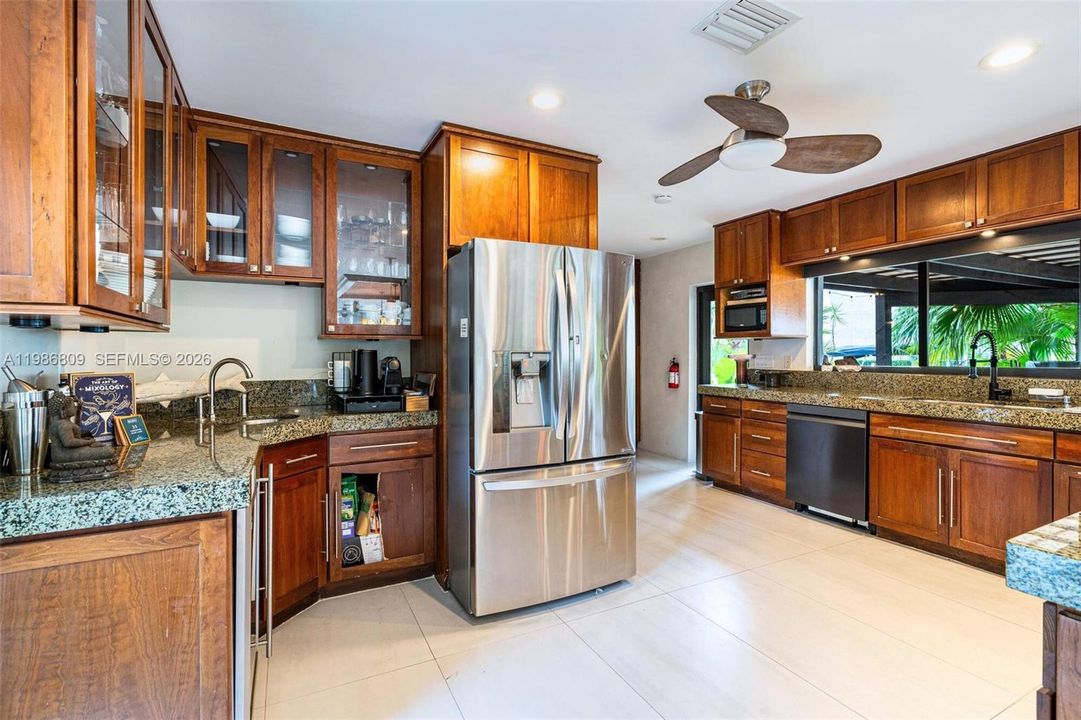 En Venta: $2,790,000 (5 camas, 4 baños, 3611 Pies cuadrados)