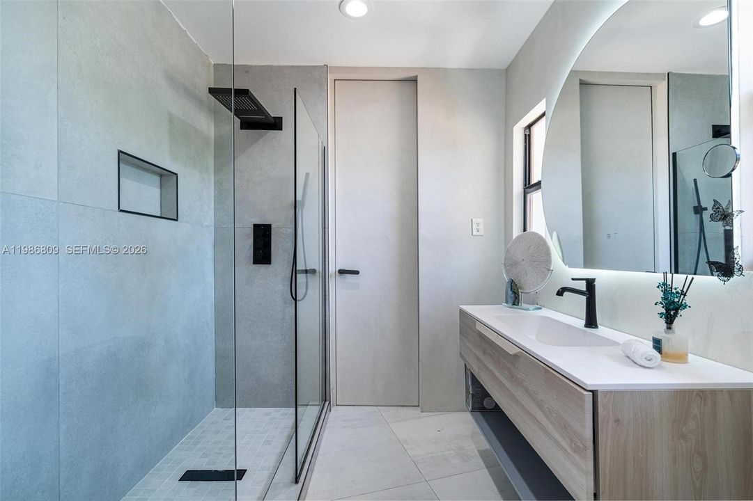En Venta: $2,790,000 (5 camas, 4 baños, 3611 Pies cuadrados)