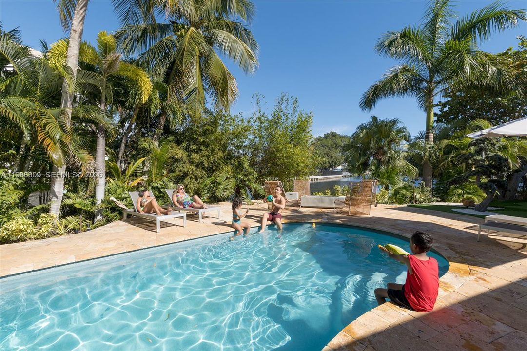 En Venta: $2,790,000 (5 camas, 4 baños, 3611 Pies cuadrados)