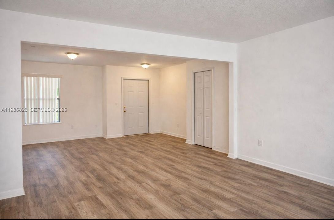 For Rent: $2,300 (3 beds, 2 baths, 1706 Square Feet)