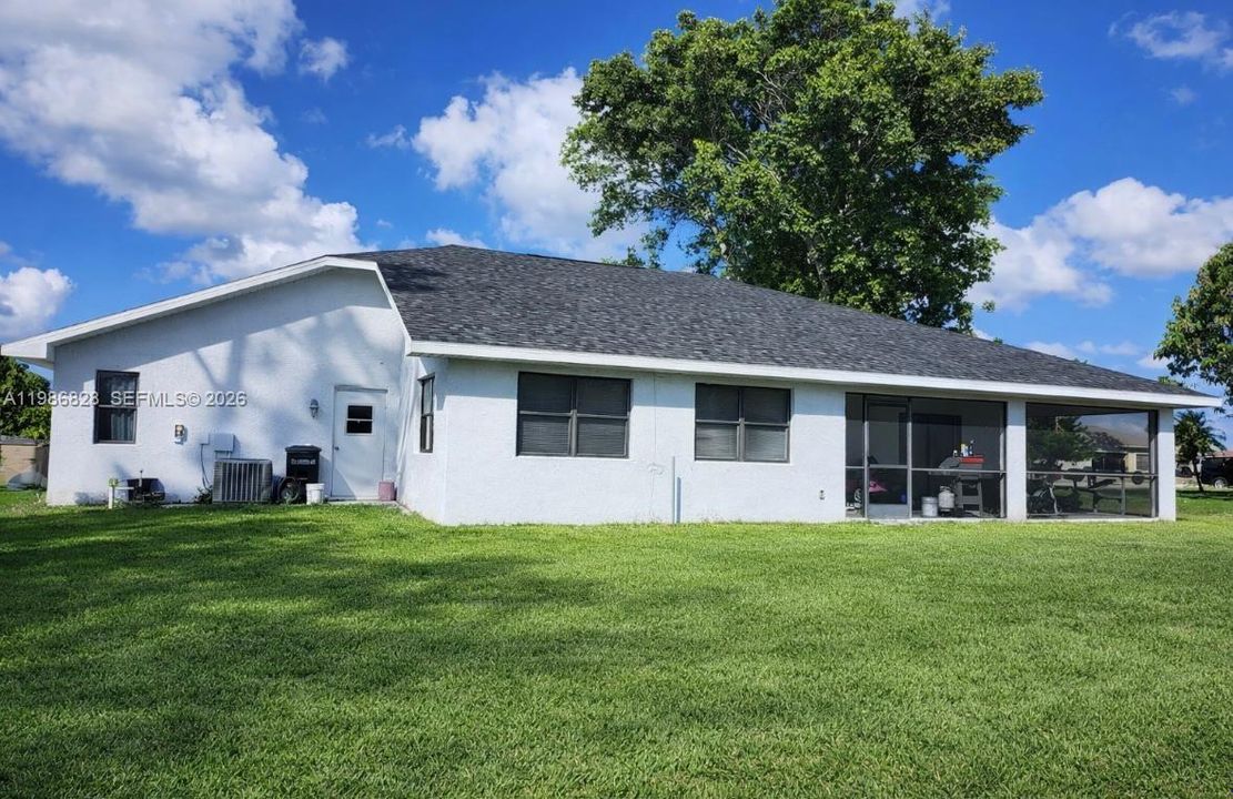 For Rent: $2,300 (3 beds, 2 baths, 1706 Square Feet)