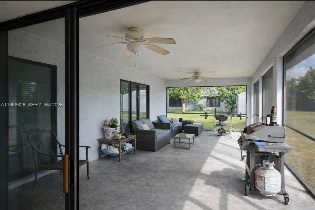 For Rent: $2,300 (3 beds, 2 baths, 1706 Square Feet)