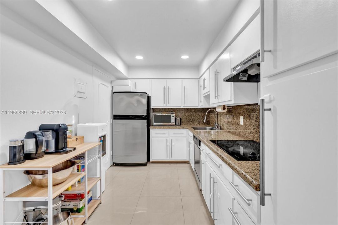 На продажу: $425,000 (1 спален, 2 ванн, 1200 Квадратных фут)