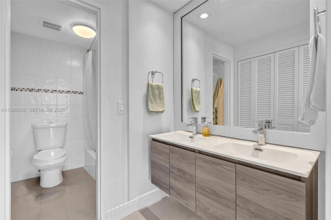 На продажу: $425,000 (1 спален, 2 ванн, 1200 Квадратных фут)