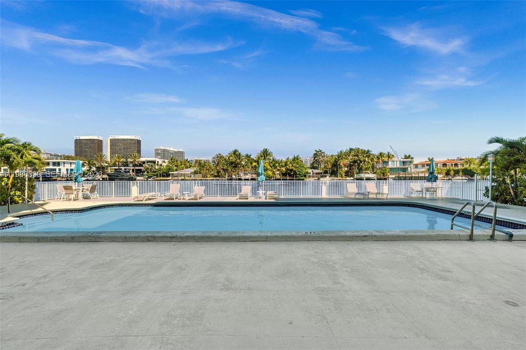 На продажу: $425,000 (1 спален, 2 ванн, 1200 Квадратных фут)